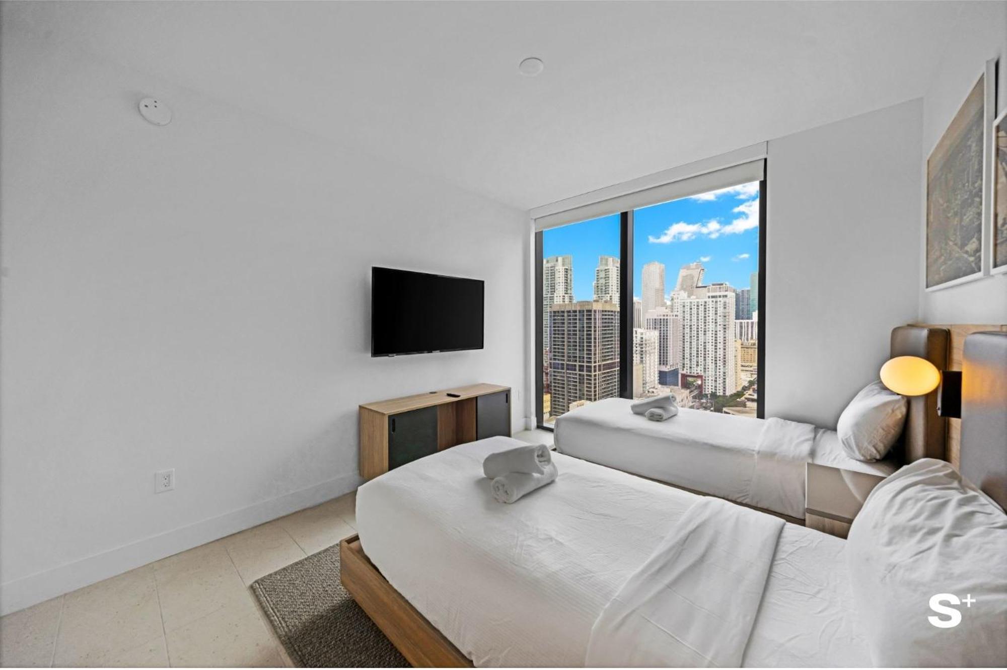 Apartment Luxury Downtown 2 Bedroom With Skyline Panorama